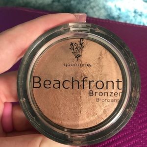 Younique Beachfront bronzer in Malibu
